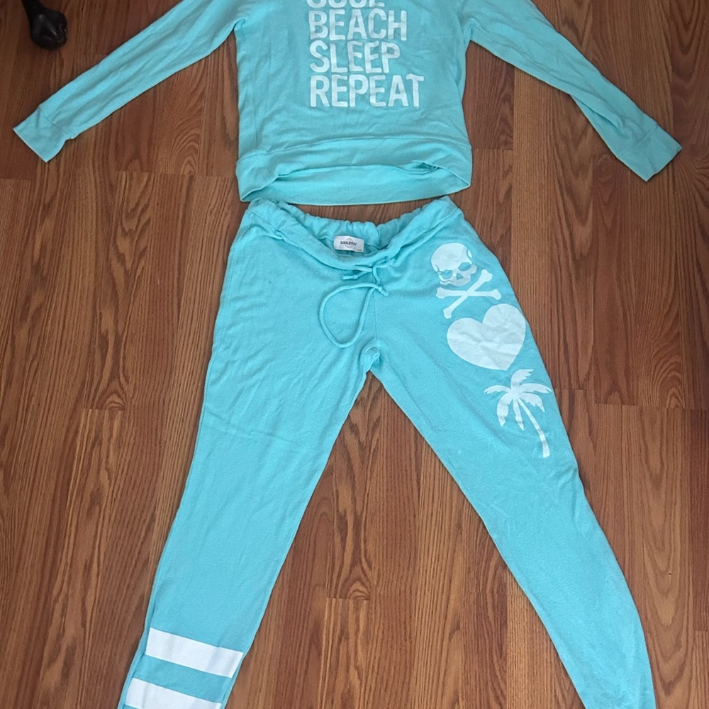 SOUL CYCLE Light Teal White Beach Print LONG SLEEVE SHIRT AND SWEATPANTS SET